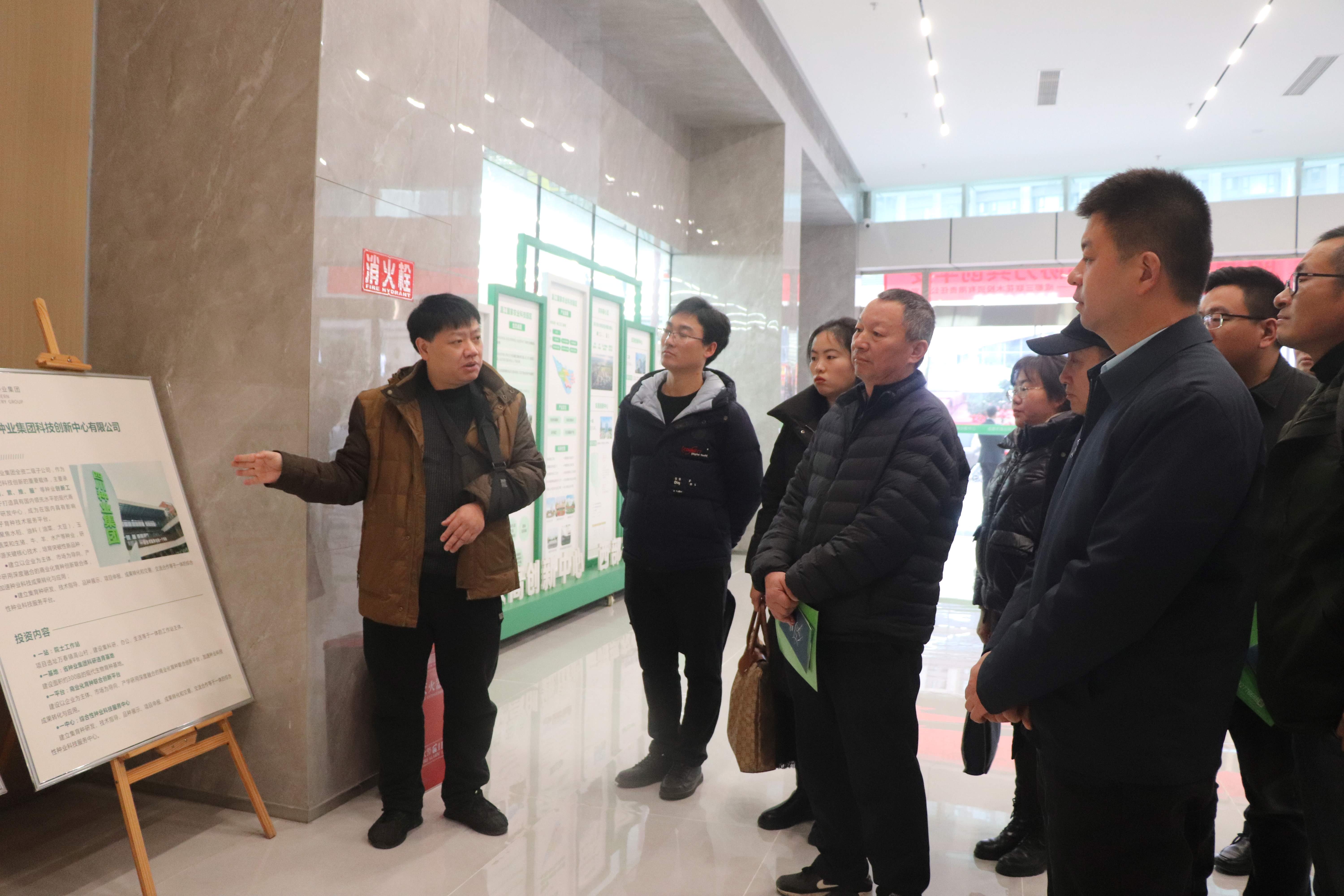 1734659686125062087.jpg 参观0.jpg